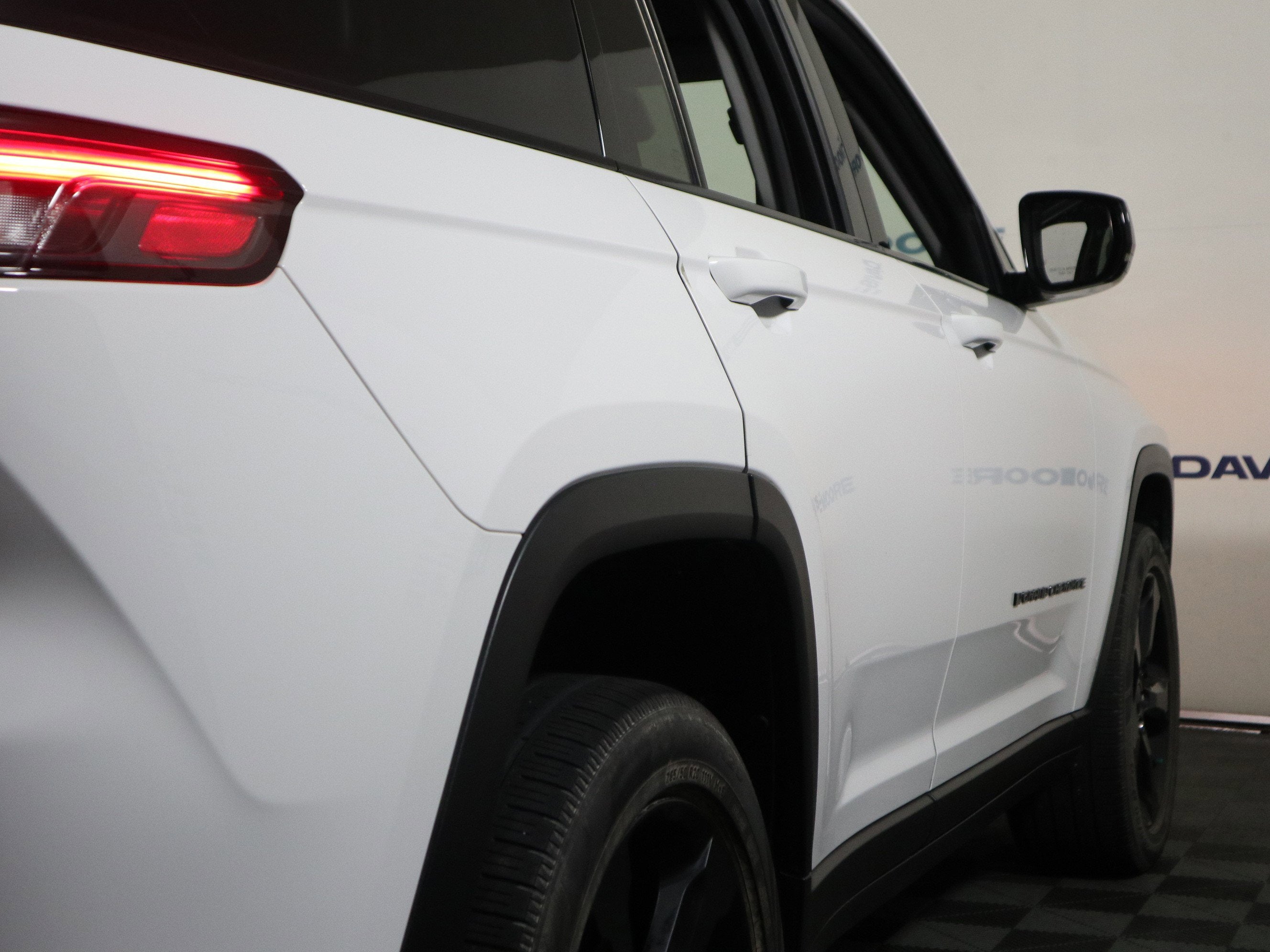 2023 Jeep Grand Cherokee — detail view