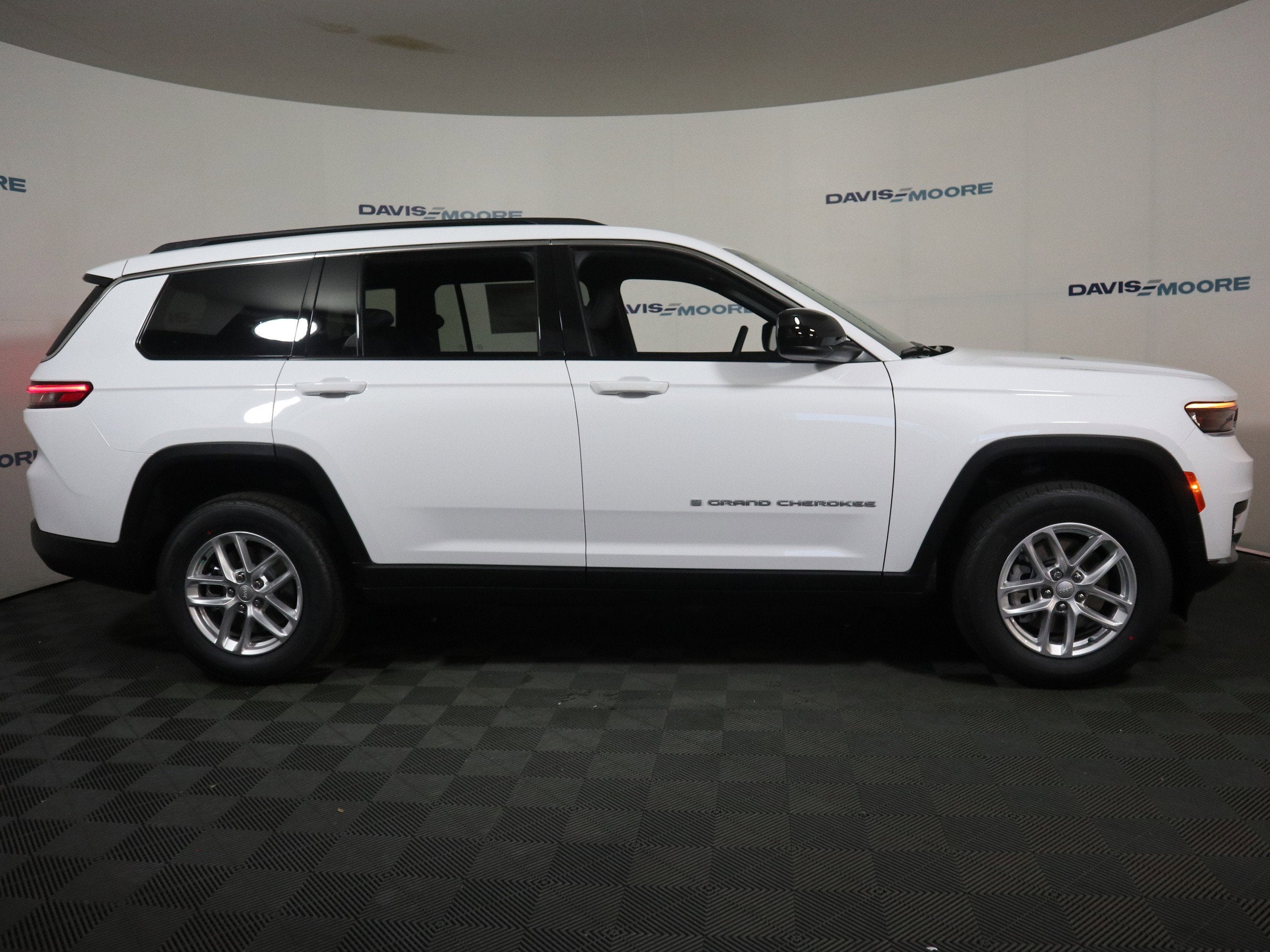 2025 Jeep Grand Cherokee L — interior view
