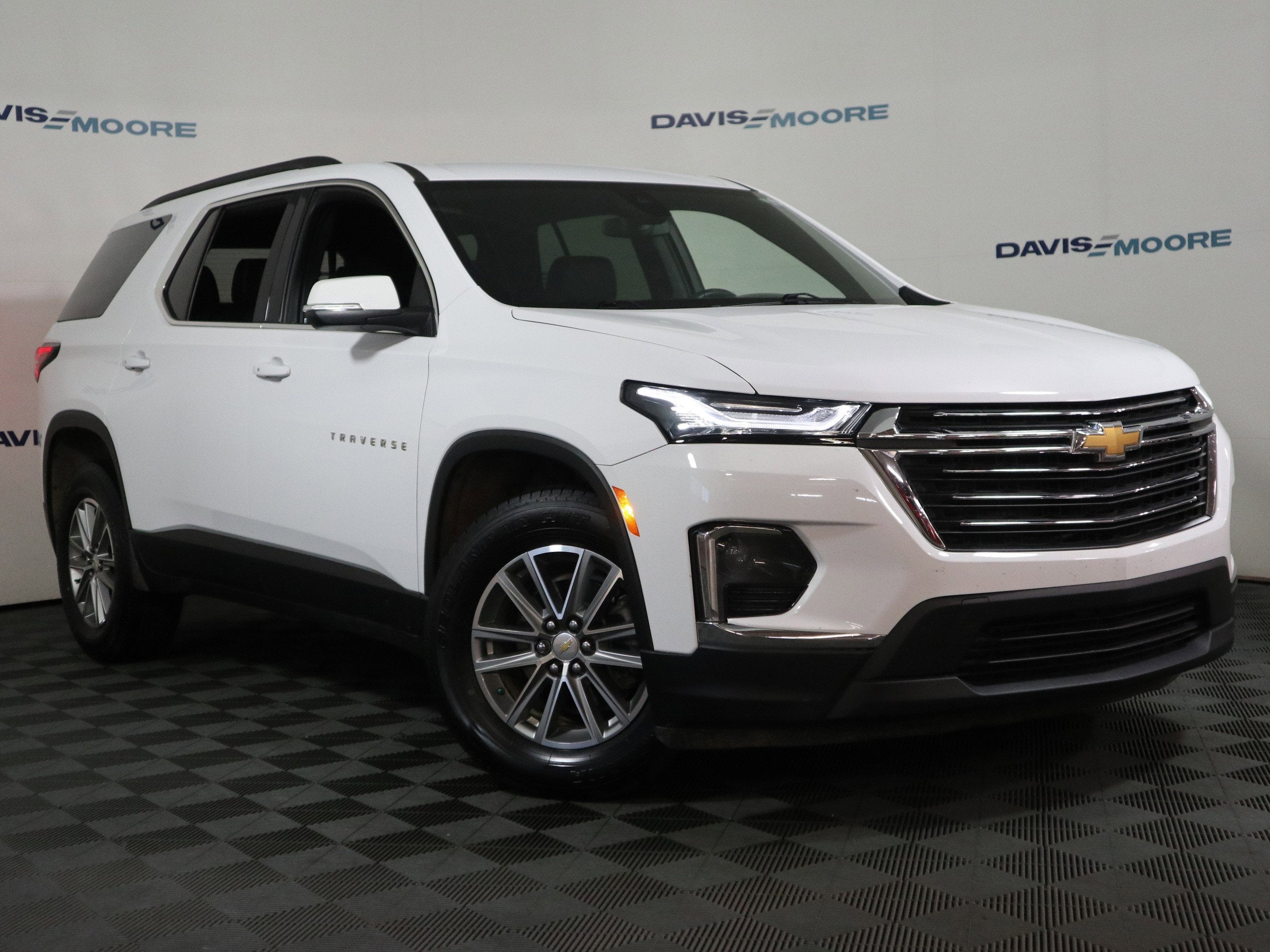 2023 Chevrolet Traverse — side profile view