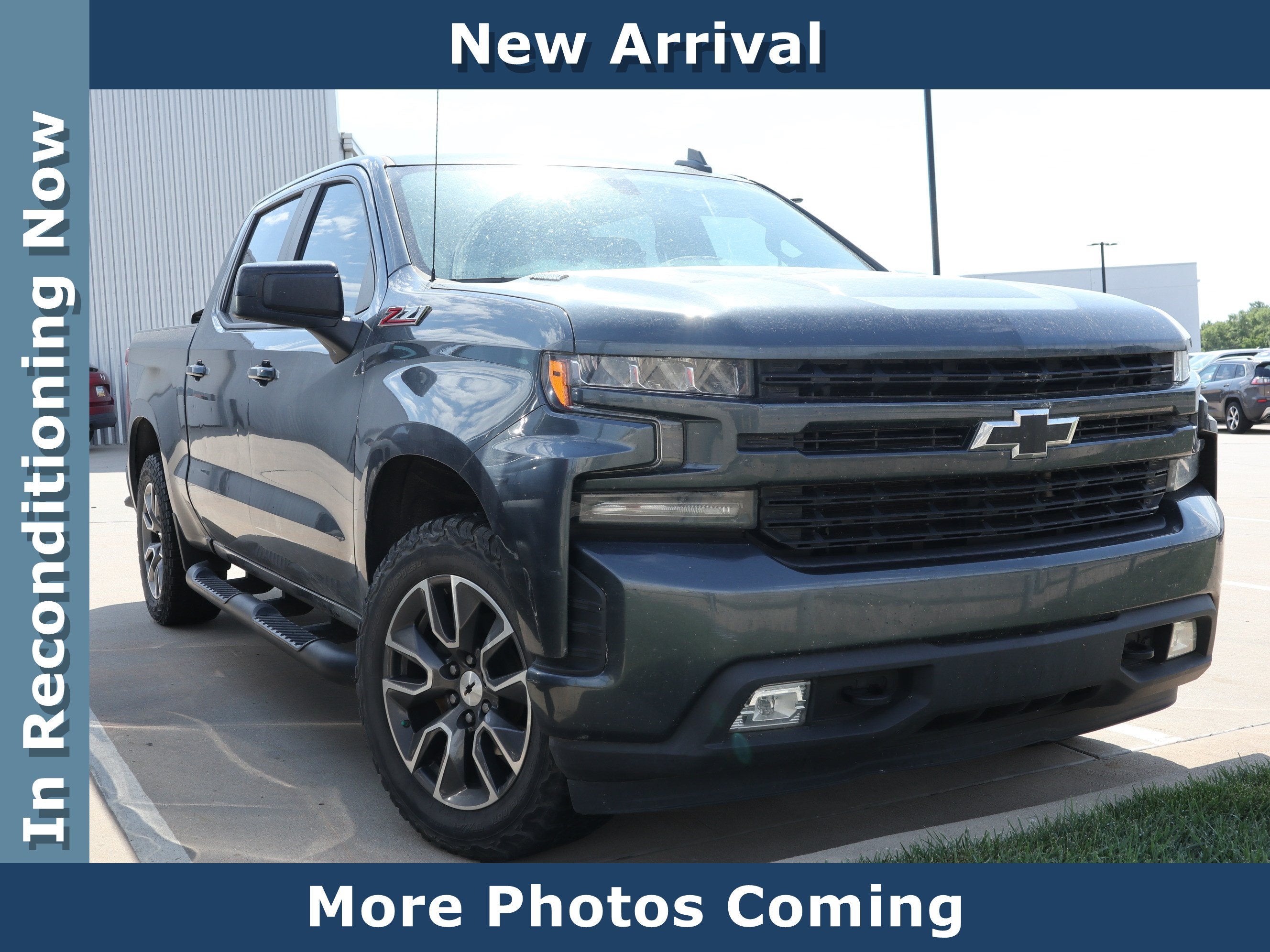 2020 Chevrolet Silverado 1500 RST Crew Cab 4WD in Shadow Gray Metallic — front three-quarter view
